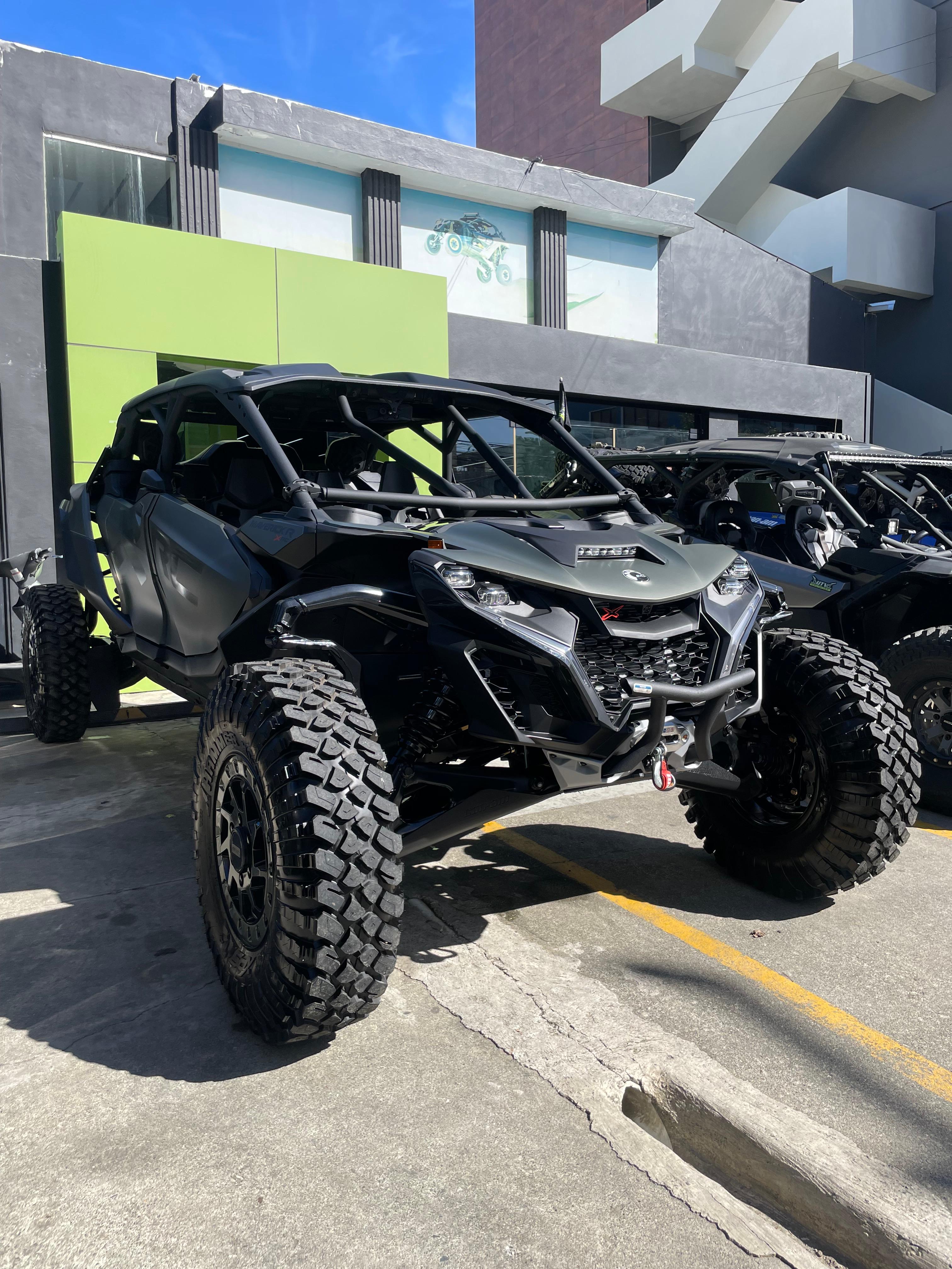 Can -Am Maverick R Max XRC